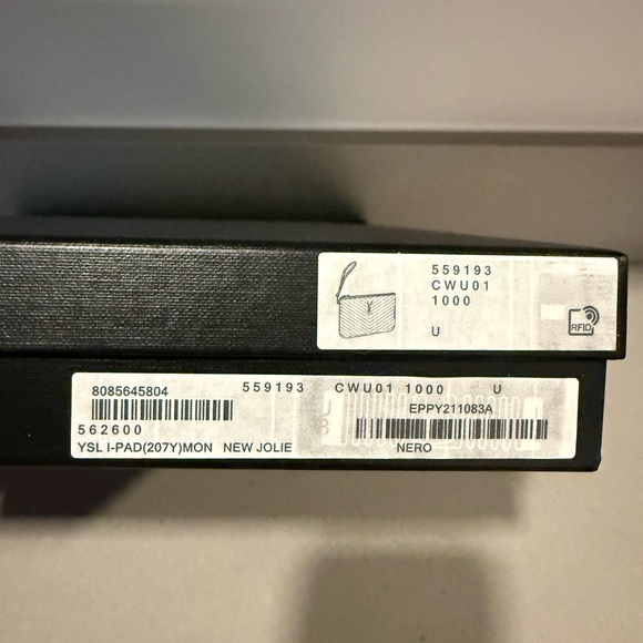 Saint Laurent Monogramme Matelassé tablet pouch - Picture 15 of 17